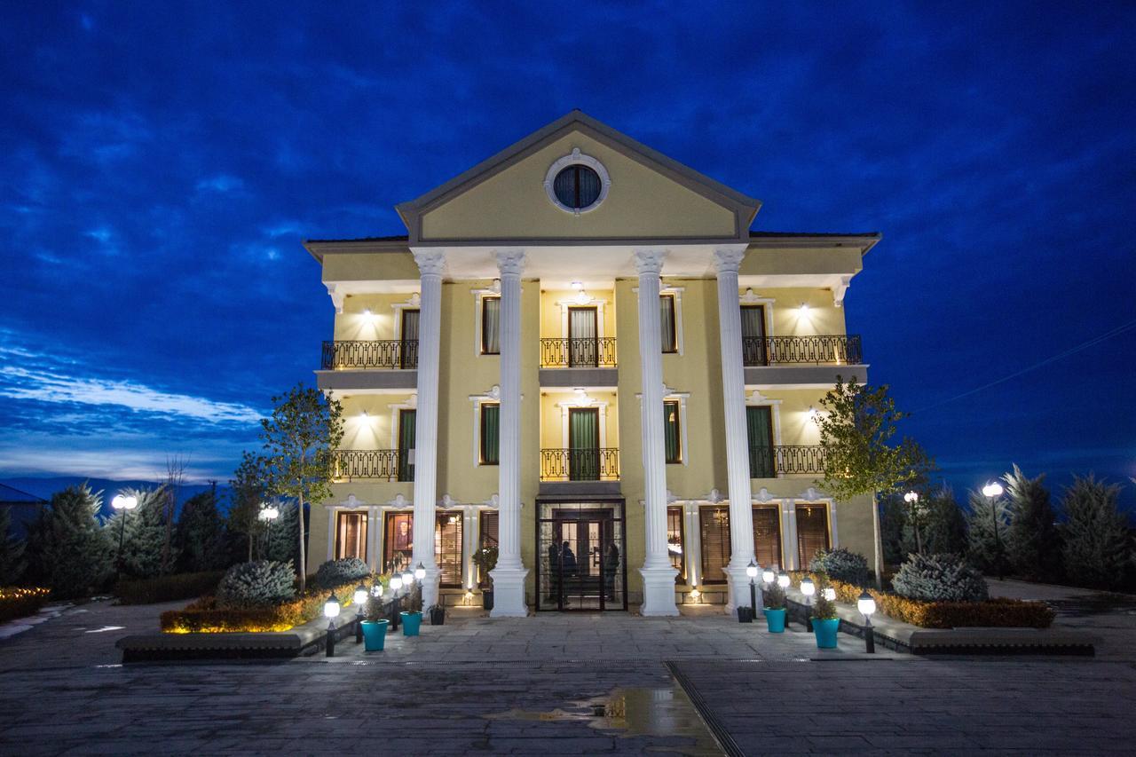 "L'Art De Vivre" Resort Korce Rom bilde